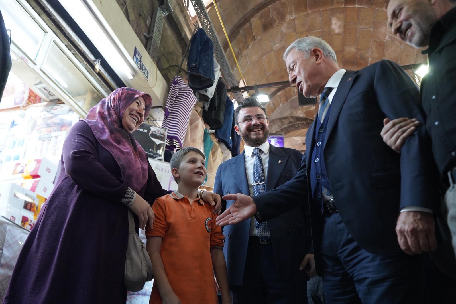 AK Parti Kayseri Teşkilatı Kapalı Çarşı'da Esnafları Ziyaret Etti